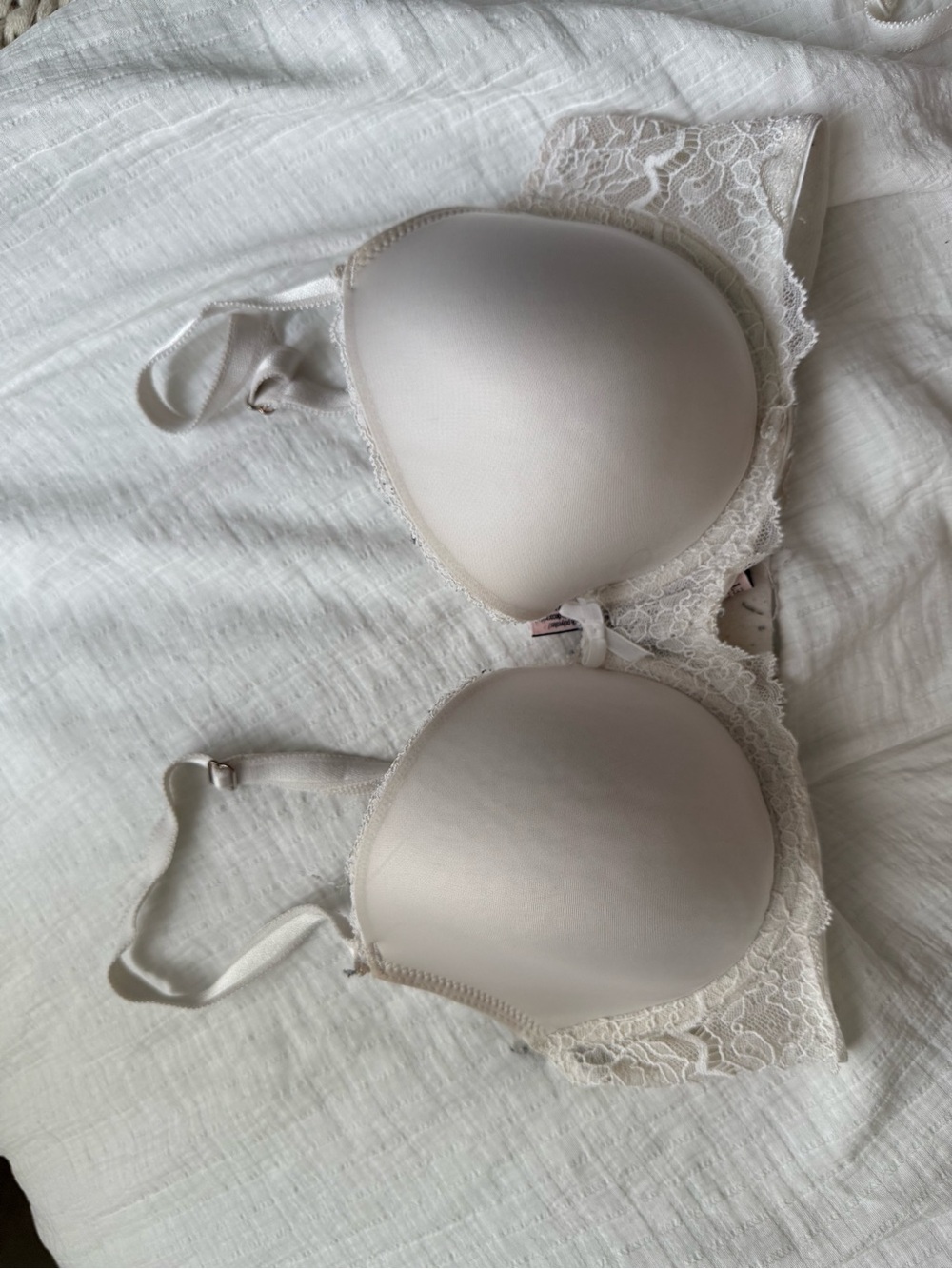 Victoria's Secret Lace Dream Angels Bra